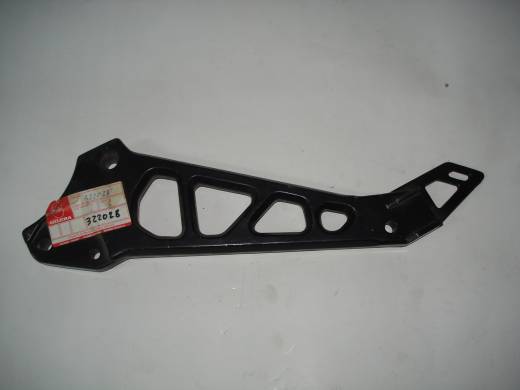 GILERA RV 125 SUPPORTO PEDALINO SINISTRO 322028